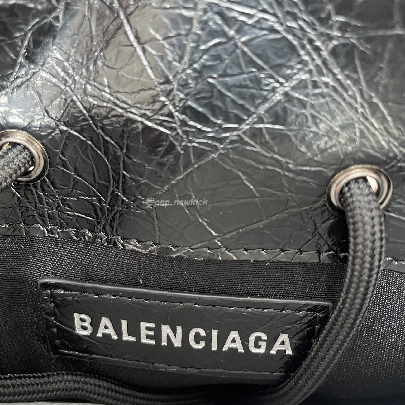 Balenciaga Explorer Arena Cracked Leather Messenger Bag Black (3) - www.newkick.vip